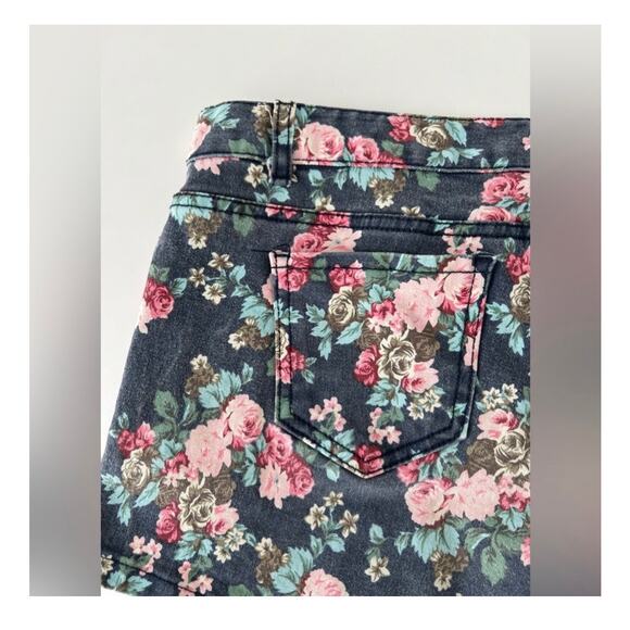 Women’s Denim Shorts, Floral Print, Size XS-S - Picture 2 of 8